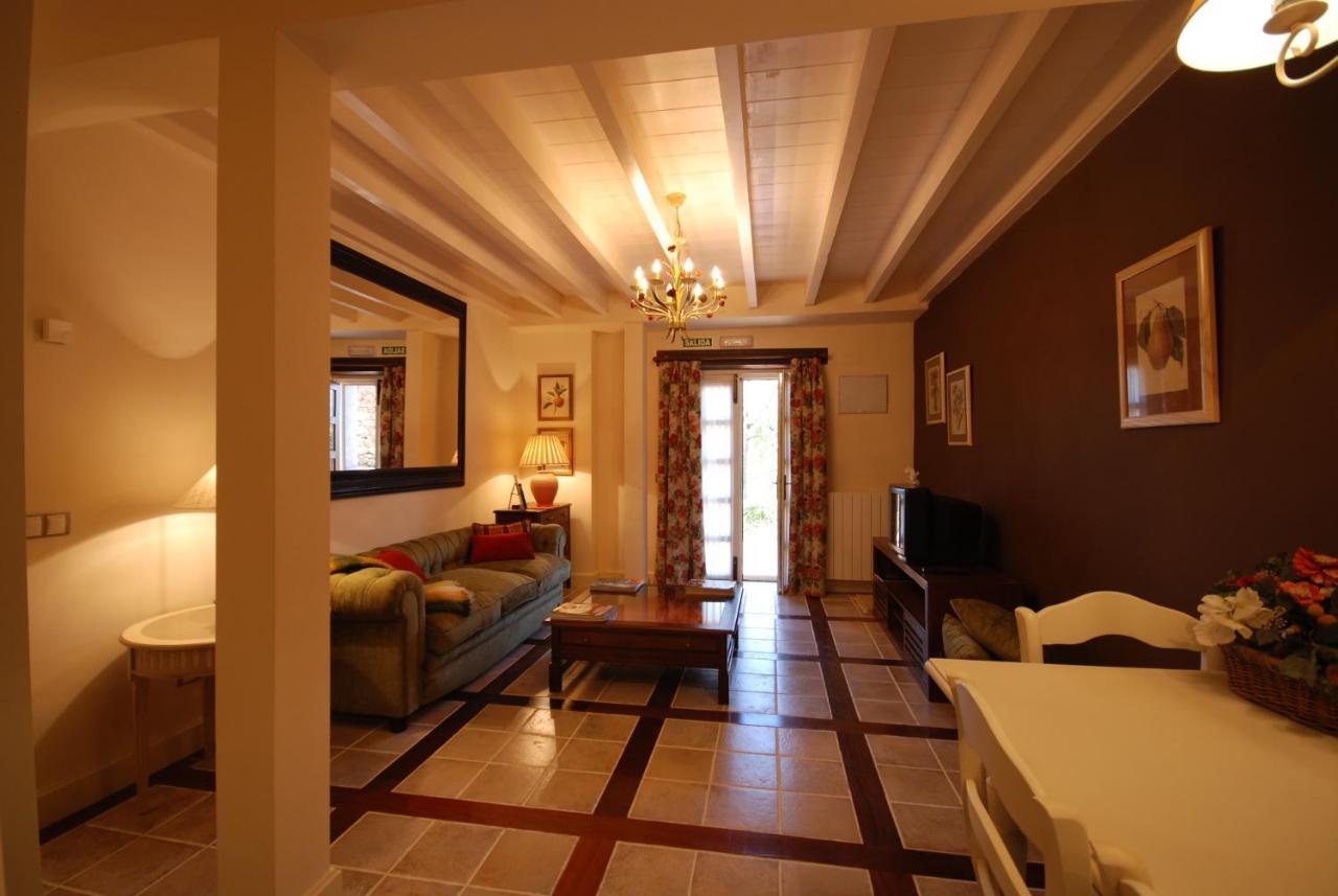 Las Casas Rurales Huerta San Benito Villamayor  Extérieur photo